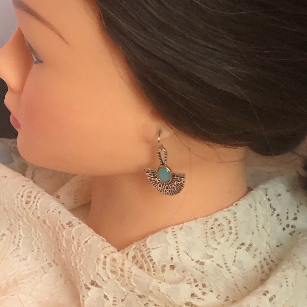Unique modernistic oriental fan shaped earrings. - Picture 3 of 4